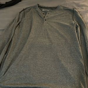 Men’s Under Armour 3 button Long sleeve top EUC